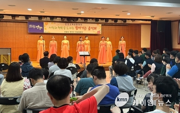 안양시 만안구 여성합창단, 찾아가는 행복 음악회 개최