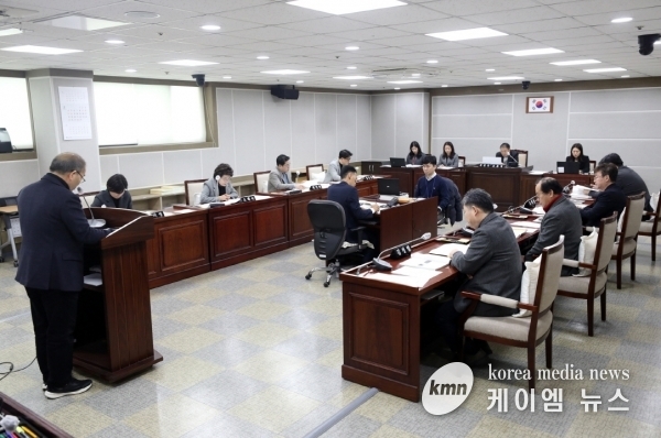 수원특례시의회 문화체육교육위원회, 조례안 등 안건심사