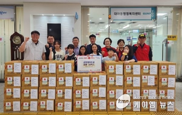 군포대야초등학교 학생 알뜰시장 수익금 전액으로 관내 어려운 이웃을 위해 라면 38박스 기탁