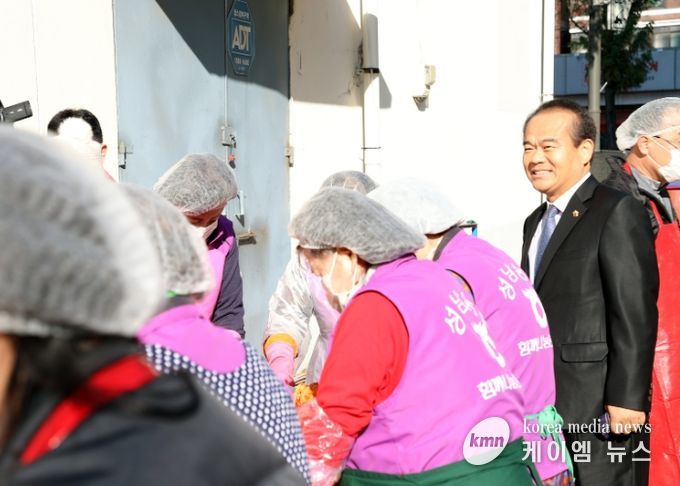 성남시의회, 성남농협 김장담그기 행사 참석