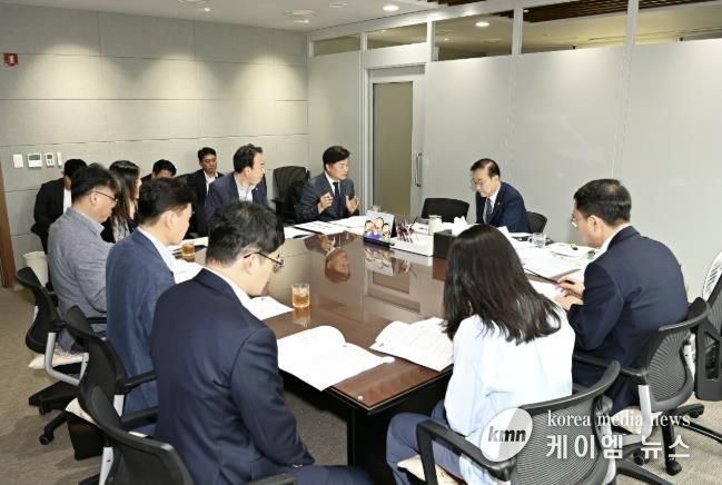 조용익 부천시장이 부천시 지역현안 정책 건의를 위해 김윤덕 국토교통부 장관을 만났다.