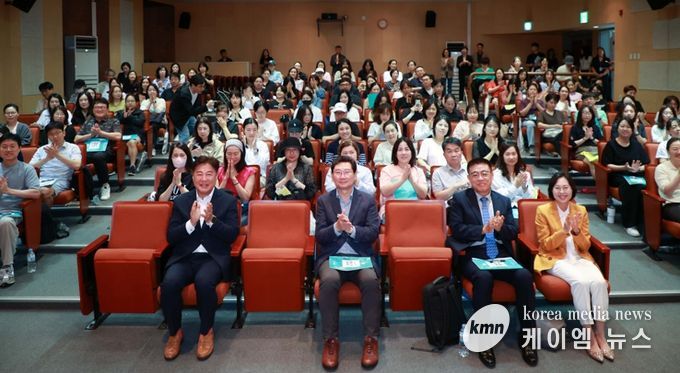 이상일 용인특례시장은 13일 '2025년 제2차 진로진학레시피' 학부모 특강에 참석했다