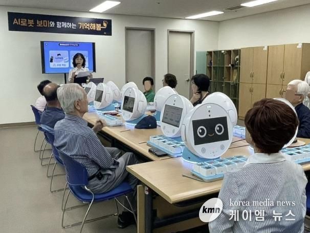 용인특례시는 AI 로봇을 활용한 치매 예방 프로그램을 도입했다.