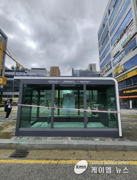 목감중심상업지구 버스정류소에 위치한 '스마트 셸터