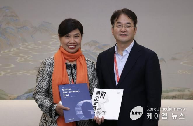 ‘2023 제9차 UCLG ASPAC 이우시 총회’에서 고양시 유치 제안 위해 버나디아 찬드라데위 사무총장과 면담