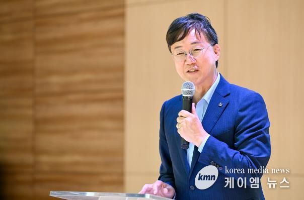 이민근 안산시장이 지난 6월 17일 원곡초등학교 준공식에서 교육행정 지원에 대한 발언을 하고 있다.