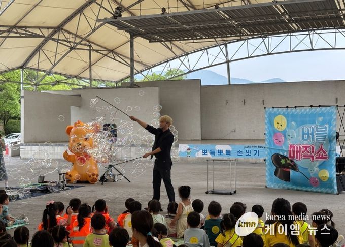 광주시 어린이급식관리지원센터, 어린이 위생 습관형성 위한 ‘버블쇼’ 집합교육 실시