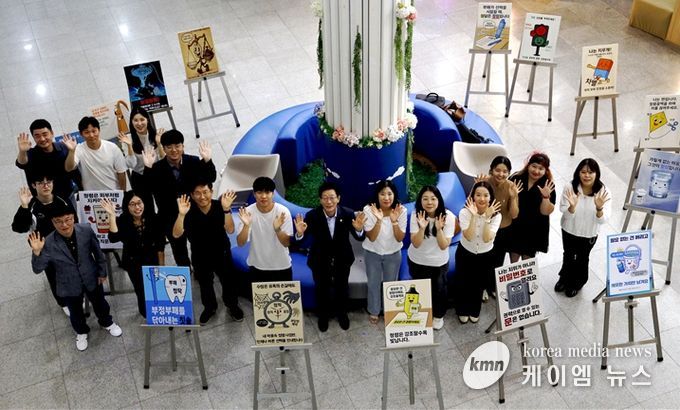 인천시설공단은 지난 19일 인천광역시 청소년수련관에서 '2025년 청렴·인권 콘텐츠 공모전' 우수작을 대상으로 ‘CEO와 함께하는 이야기展’을 성황리에 개최했다.