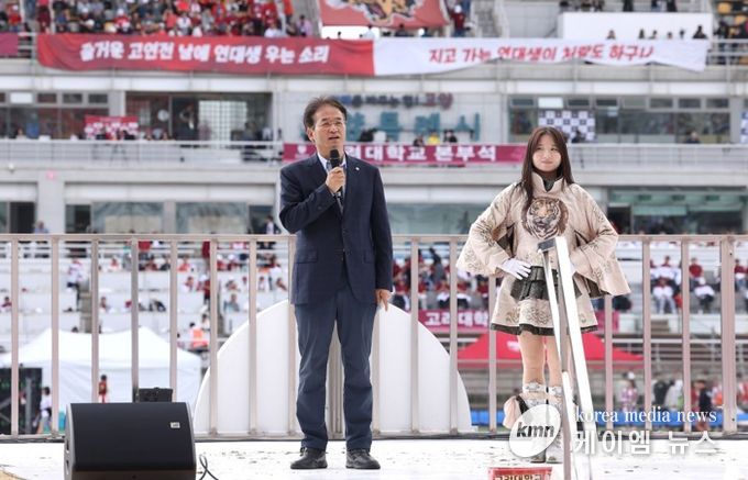이동환 고양특례시장, 2025년 정기 고연전에서 축사⋅시축