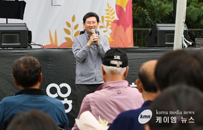 20일 마북동행정복지센터에서 이상일 시장이 축사를 하고 있다