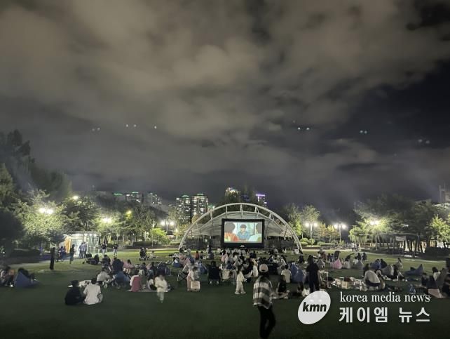 구리시청소년재단, 청소년수련관 '2025 청소년동아리 어울림마당 ‘별빛 밤 축제'' 성황리 개최