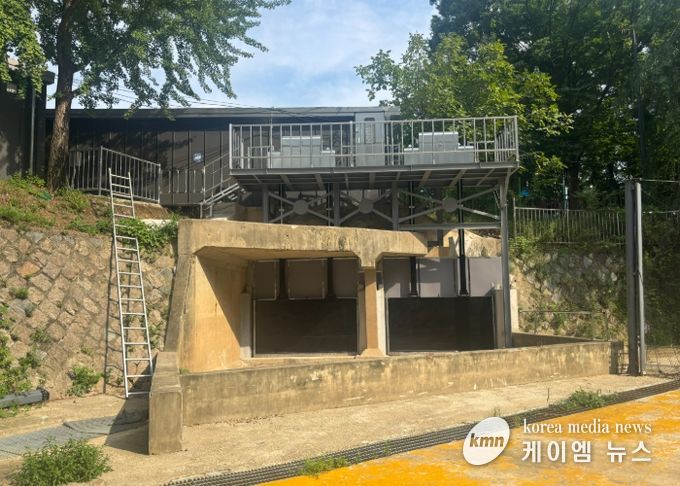 지난 7월 새로 설치된 철산배수펌프장 유입수문.
