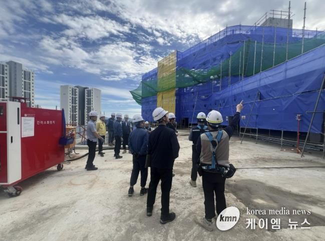산재예방 유관기관과 건설현장 합동점검을 실시하고 있다.