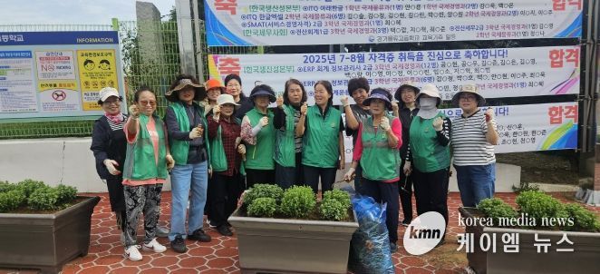 평택시 안중읍 새마을부녀회, ‘가을맞이 국화꽃 심기’ 활동 펼쳐