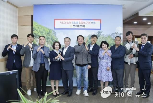 인문도시 조성 조례 주민발안 추진위원회 서명부 전달