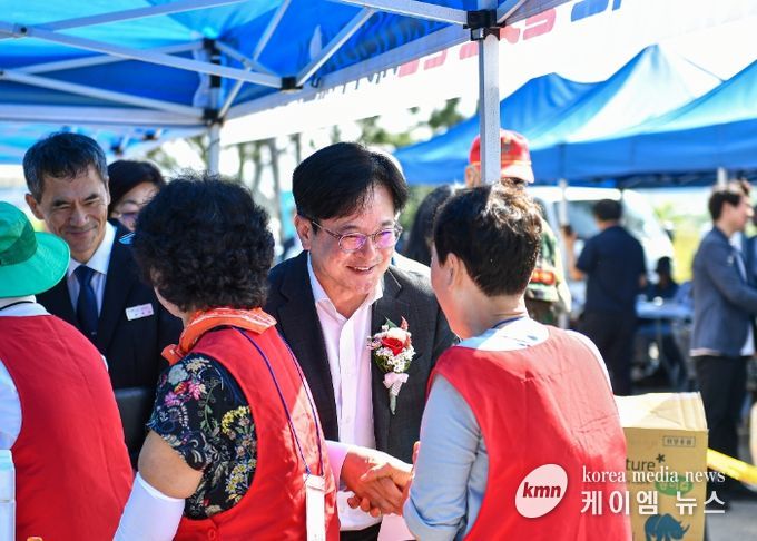 김병수 김포시장이 지난 26일 제16회 월곶면민의 날을 맞아, 지역 발전을 위해 힘쓰고 있는 면민에게 감사의 뜻을 전하며 소통에 나섰다.