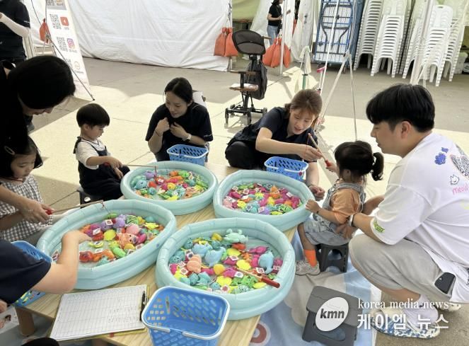 2025년 구리 코스모스 축제 성인 ‘식중독 낚시터’참여 사진