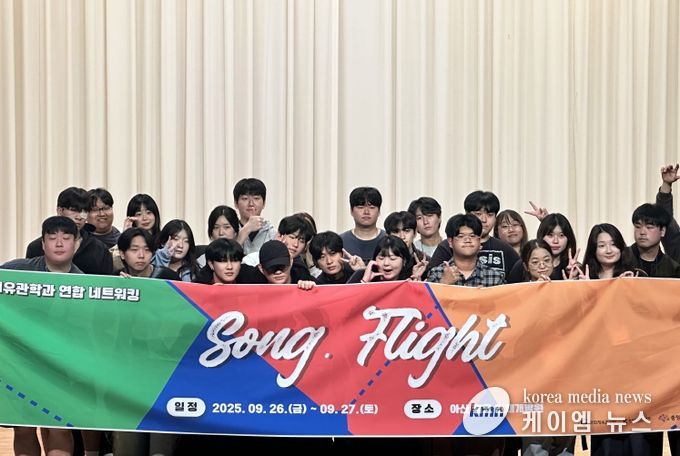 ‘Song Flight’ 송캠프 경연 무대에서 참가자들이 창작곡 발표