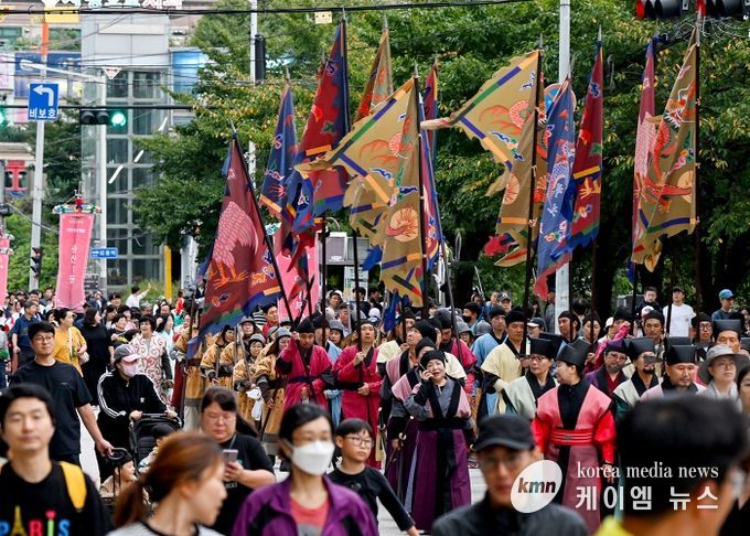 의정부시, 제40회 회룡문화제와 태조‧태종 의정부행차 성과…방문객 5만7천 명‧지역경제 활성화