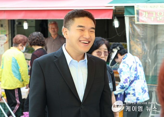 의왕도깨비시장에서 한채훈 의왕시의원