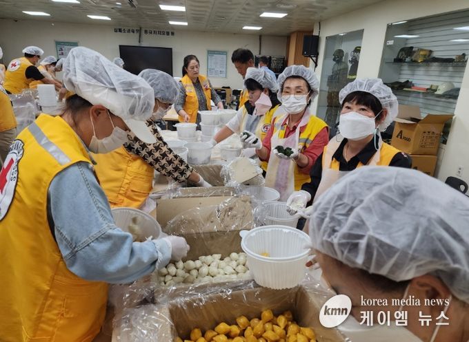 사랑의 송편 나눔행사 진행 모습