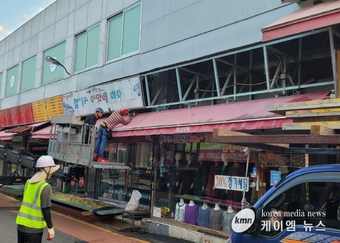 의정부시, 의정부제일시장 간판 새 단장… 전통시장에 활력 불어넣어