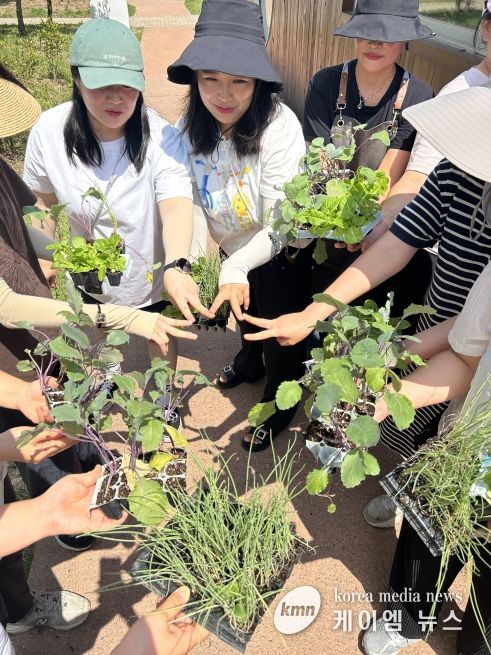 2025년 하반기 숲정원 ‘함께하는 텃밭정원’ 성료