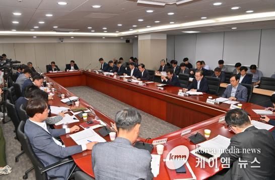 실국원장회의 통해 “민관정이 원팀으로 움직여 줄 것” 당부