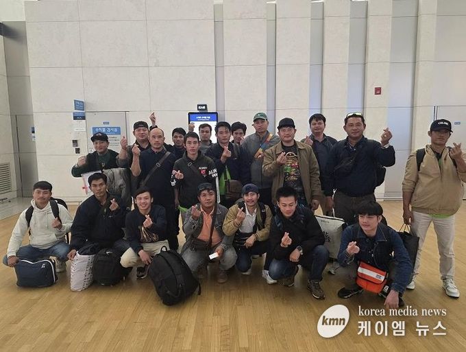 파주시, 공공형 외국인 계절근로자 5개월 근무 마치고 무사 귀국