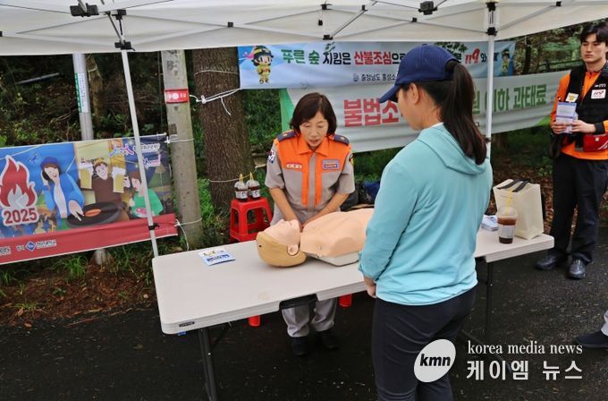 홍성소방서, 용봉산 입구에서 올바른 119신고요령 및 심폐소생술 홍보 실시