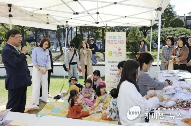 수원시 팔달구 새마을문고회, '벤치 옆 작은도서관'으로 시민과 책의 거리 좁혀
