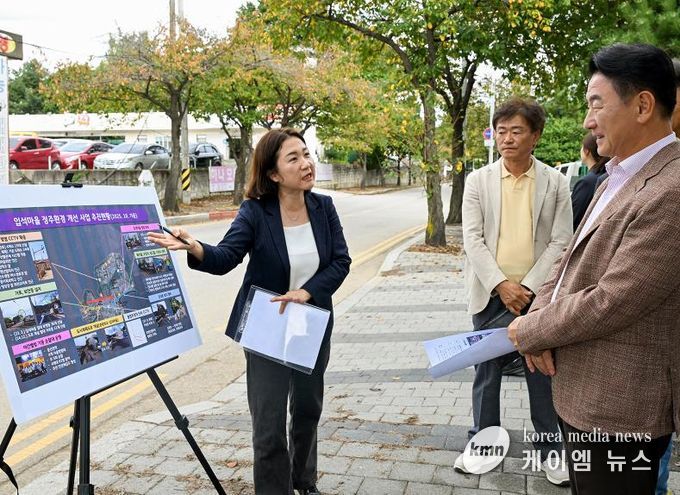 김동근 시장이 10월 16일 가능동 일원 입석마을 정주환경 개선 3주년을 맞아, 주민들과 함께 마을의 달라진 모습을 점검했다.