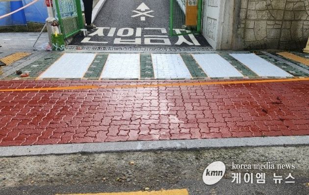인천동수중 출차로에 무장애 환경 조성