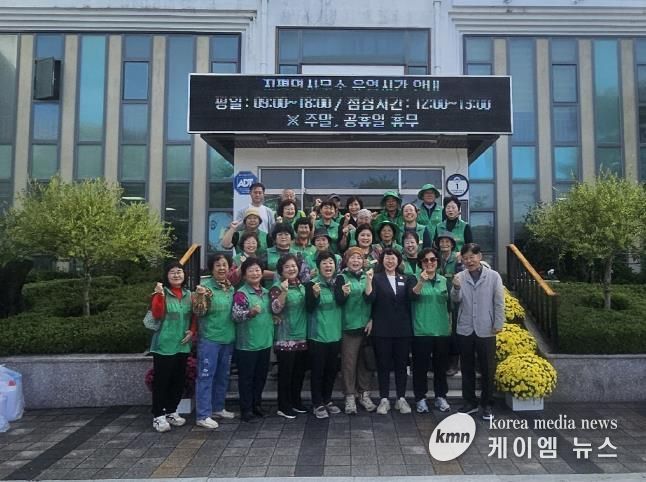 양평군 지평면 새마을회, 제2회 지평전통발효축제 앞두고 버스승강장 대청소 실시
