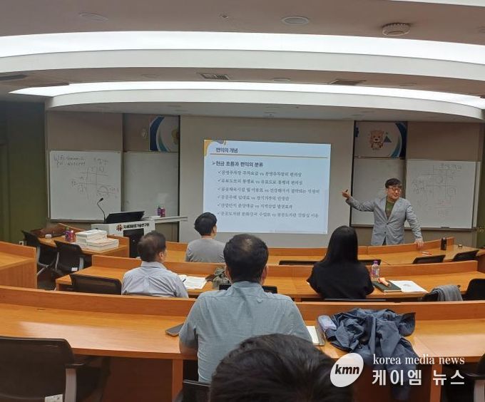 경기도의회, 공공투자사업관리제도·지방재정 효율화 및 예산분석·심사 역량강화 교육 진행