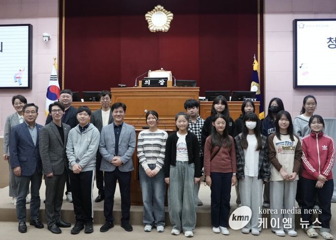 안양시의회, 2025년 청소년의회 본회의 및 수료식 개최