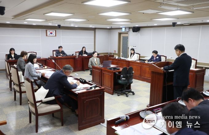 수원특례시의회 보건복지위원회 안건 심사