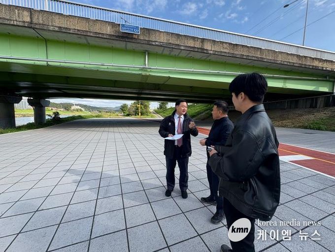 경기도의회 고준호 의원, 파주시 봉일천 친수하천 공간조성 완료 현장 점검
