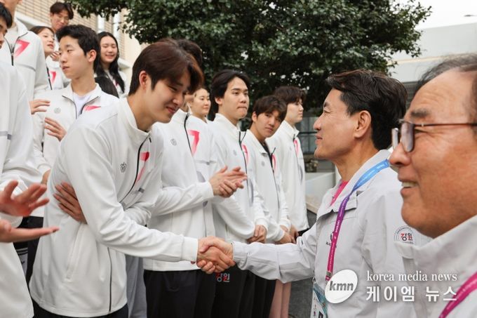 김진태 강원도지사, 제106회 전국체전 신기록 달성한 황선우‧김우민 등 강원 수영 선수들에게 축전