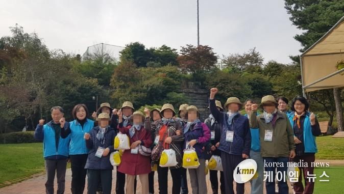 의정부시 신곡2동 지사협, 독거노인 위한 '가을맞이 힐링 나들이'