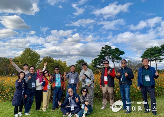 여주시, 금은모래강변공원 “코스모스 만개”