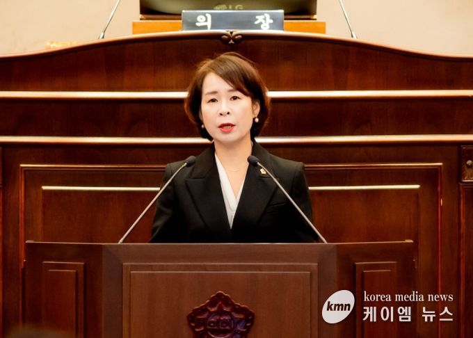 남양주시의회 315회 임시회 1차 본회의에서 정현미 의원이 ‘상급종합병원 유치계획’에 대해 시정질문 하고 있다.