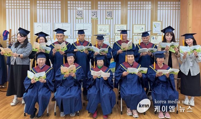 시흥시치매안심센터, 치매 어르신 삶 담은 책 출간 기념 ‘책거리’ 행사 열어