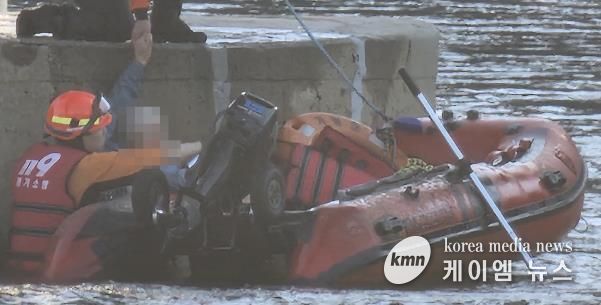 가평소방서, 신청평대교 아래 빠진 50대 남성 신속 구조