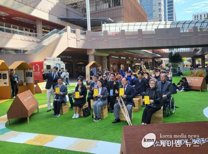 경기도의회 박재용 의원, '기회의 창 너머, 장애인 기회소득 특별 전시회' 참석