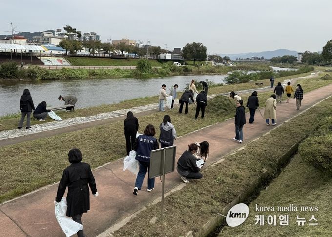 안성시보건소 건강증진과, 안성천변 환경정화로 깨끗한 건강도시 만들기 앞장