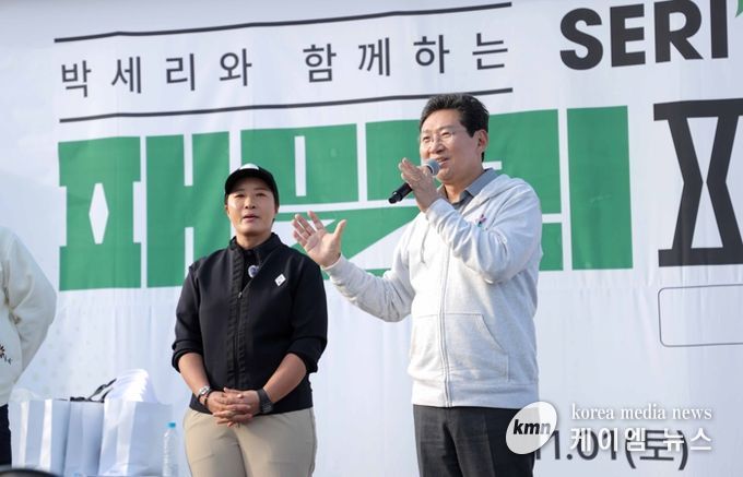 1일 오후 열린 '세리박위드용인 패밀리 파티'에서 이상일 시장이 축사를 하고 있다.