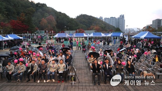 1일 기흥구 상하동에서 열린 '제10회 지속문화제'에 참석한 인사들의 모습
