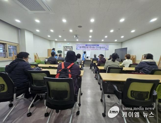 광주시, 어르신 대상 ‘손가락으로 바꾸는 디지털 세상’ 교육 운영