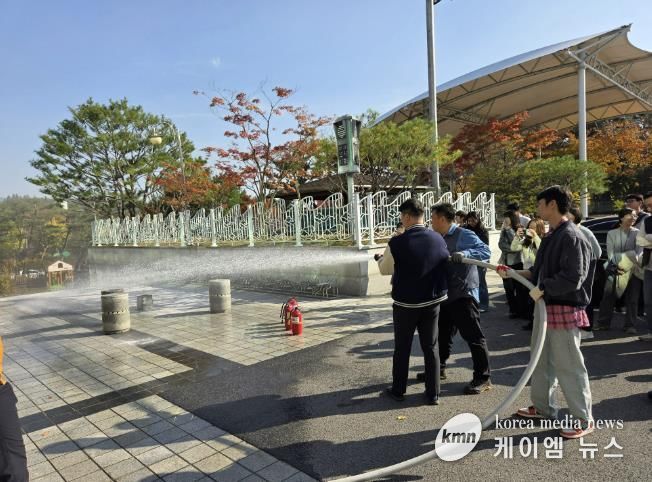 5일 기흥구청에서 합동 소방 훈련이 진행되고 있다